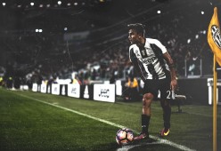 九游sports-_无人机携手足球：未来场景新体验_，无人机足球天上的前锋