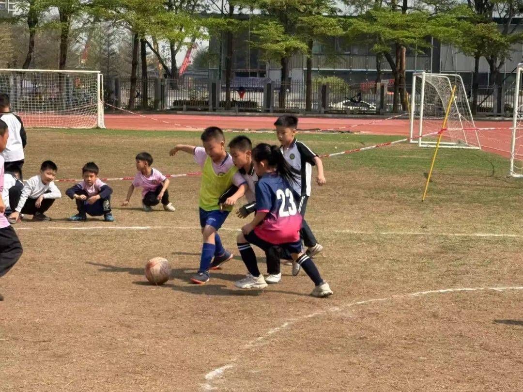 Nine Gaming-包含迷你足球联赛：社区运动新热潮的词条